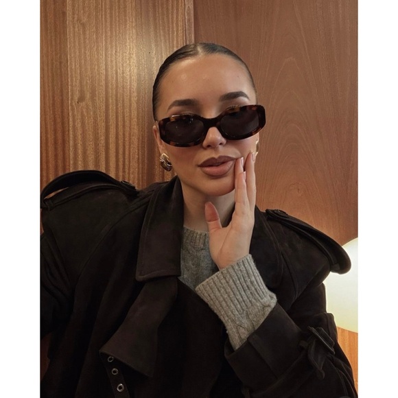 Vehla “INDI” sunglasses in tort/smoke - Picture 2 of 3